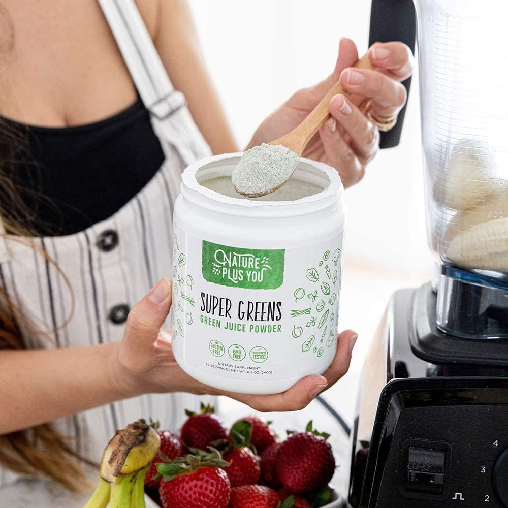 Super Greens Powder Organic Blend: Non-GMO Supplement, Includes Spirulina, Alfalfa, Spinach, Probiotics, Fiber and Digestive Enzymes, No Artificial Sweeteners, 30 Servings