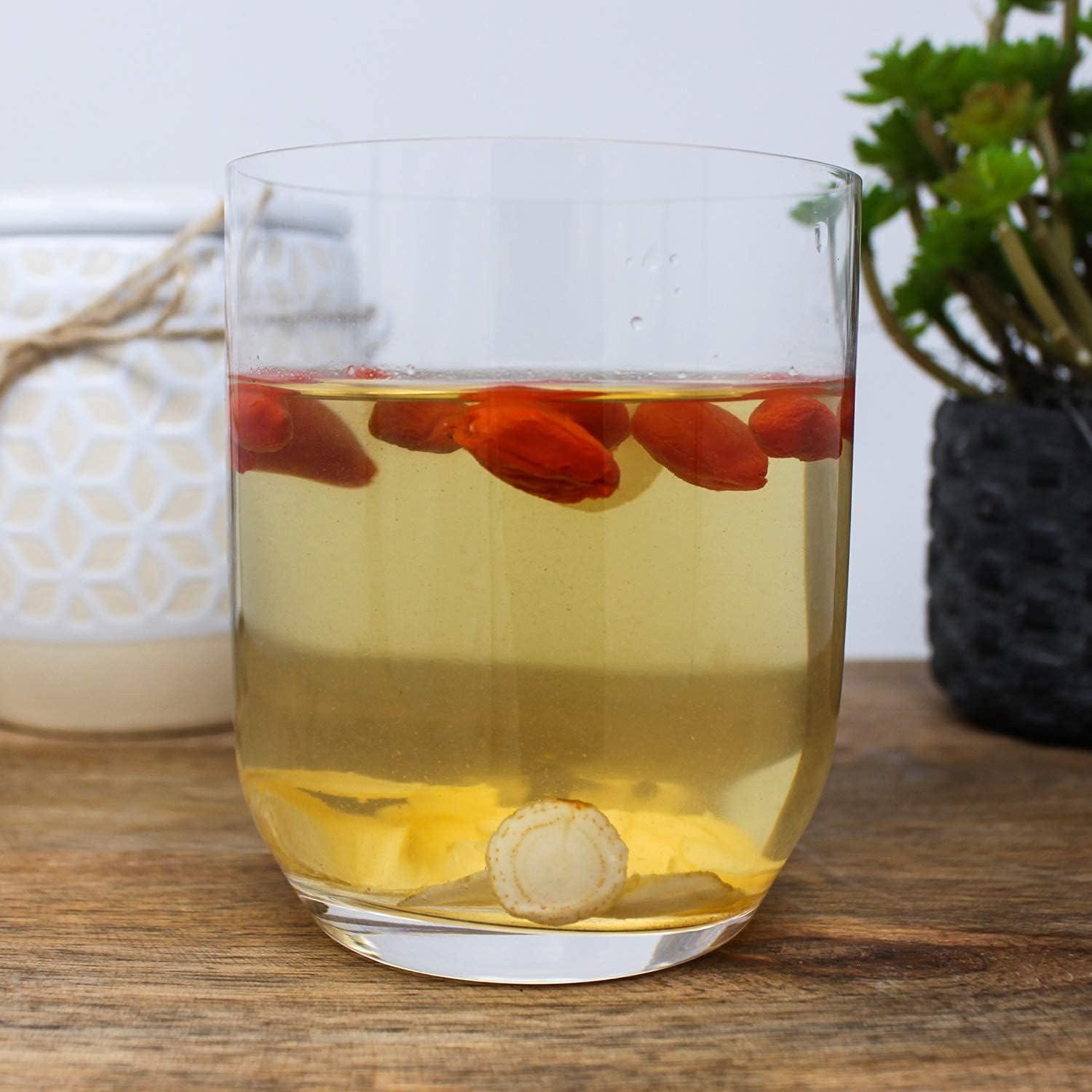 American Ginseng Slices from Wisconsin, DOL American Wisconsin Ginseng Slices Root for Tea, Energy for Men Women Mental Health Boosts Immunity, Gluten Free, 花旗參/西洋參 Small Round 1 Box of 4 Ounces
